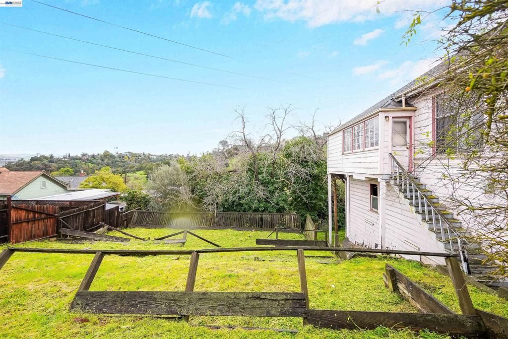 Image 44 of property listing at 1033 1033 2nd Ave, Crockett, CA 94525