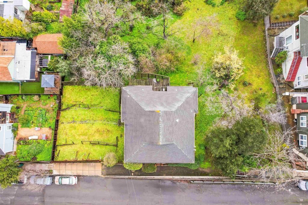 Image 46 of property listing at 1033 1033 2nd Ave, Crockett, CA 94525