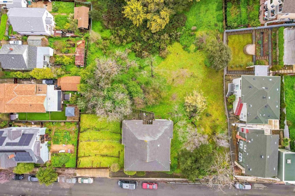 Image 47 of property listing at 1033 1033 2nd Ave, Crockett, CA 94525