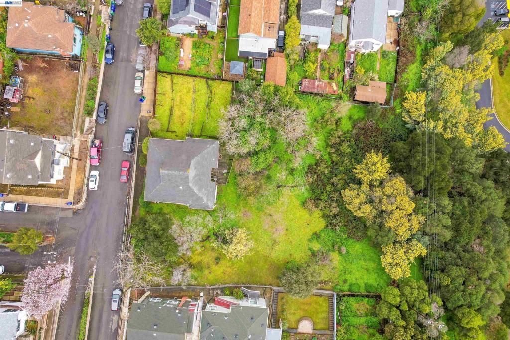 Image 48 of property listing at 1033 1033 2nd Ave, Crockett, CA 94525