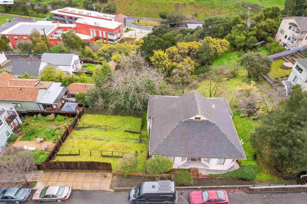 Image 50 of property listing at 1033 1033 2nd Ave, Crockett, CA 94525