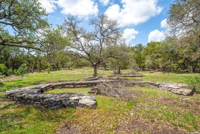 377 BUFFALO SPRINGS RD, New Braunfels, TX 78132
