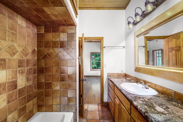 377 BUFFALO SPRINGS RD, New Braunfels, TX 78132