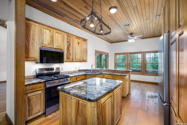 377 BUFFALO SPRINGS RD, New Braunfels, TX 78132