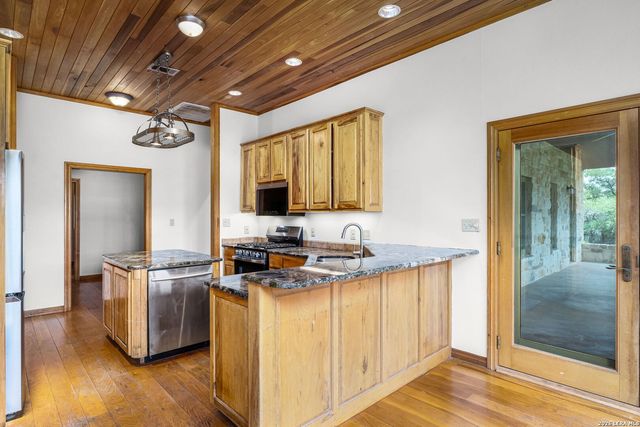 377 BUFFALO SPRINGS RD, New Braunfels, TX 78132