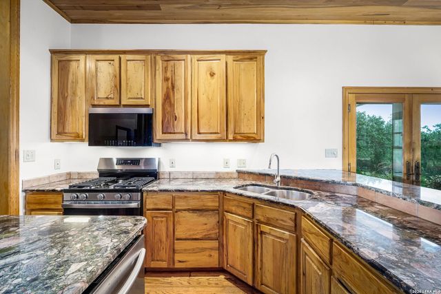 377 BUFFALO SPRINGS RD, New Braunfels, TX 78132