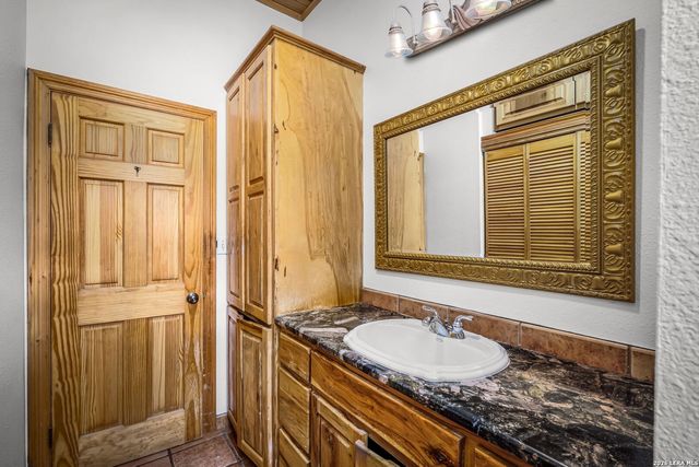 377 BUFFALO SPRINGS RD, New Braunfels, TX 78132