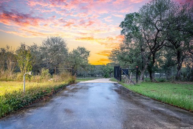 377 BUFFALO SPRINGS RD, New Braunfels, TX 78132