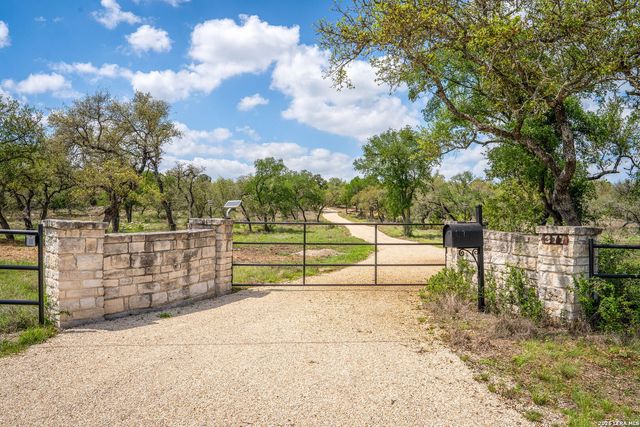 377 BUFFALO SPRINGS RD, New Braunfels, TX 78132