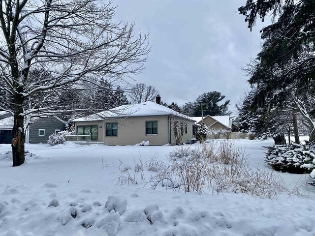703 GREENBRIAR AVENUE, Park Ridge, WI 54481