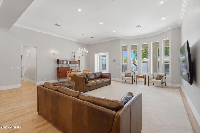302 S TUCANA Court, Gilbert, AZ 85296
