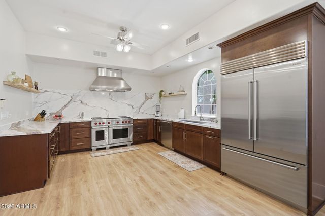 302 S TUCANA Court, Gilbert, AZ 85296
