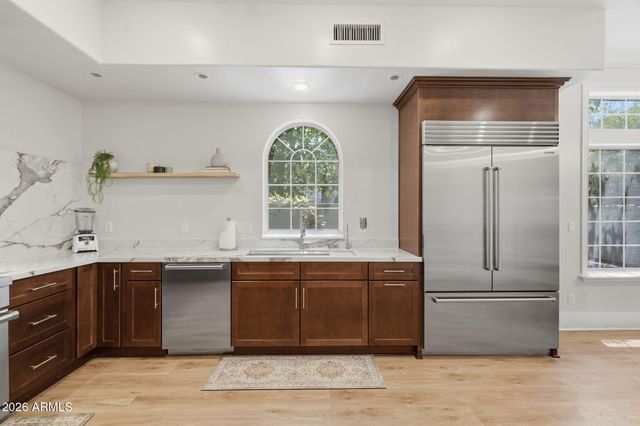 302 S TUCANA Court, Gilbert, AZ 85296