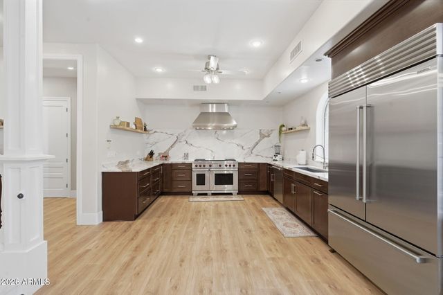 302 S TUCANA Court, Gilbert, AZ 85296