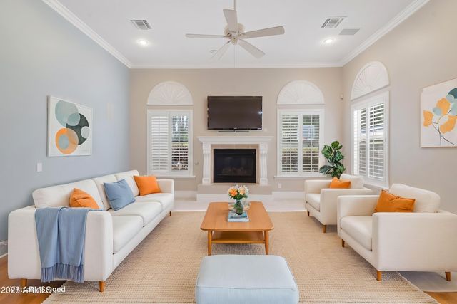 302 S TUCANA Court, Gilbert, AZ 85296