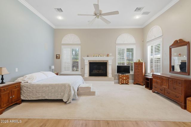 302 S TUCANA Court, Gilbert, AZ 85296