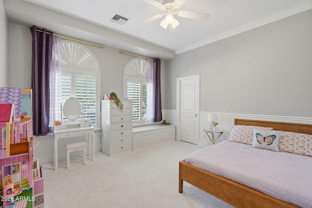 302 S TUCANA Court, Gilbert, AZ 85296