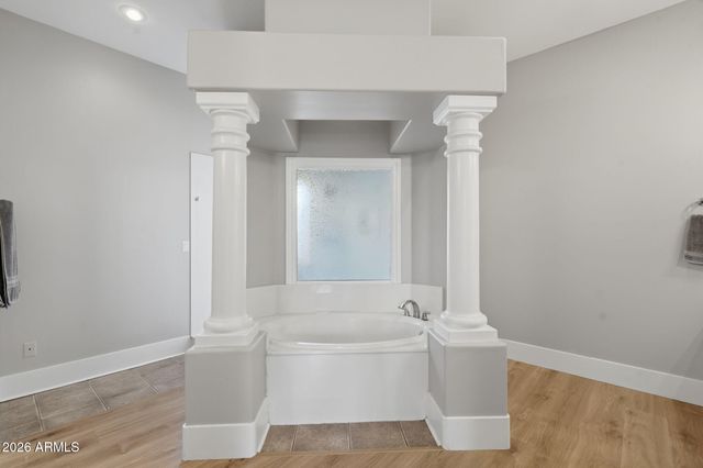 302 S TUCANA Court, Gilbert, AZ 85296