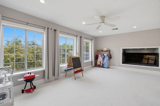 302 S TUCANA Court, Gilbert, AZ 85296