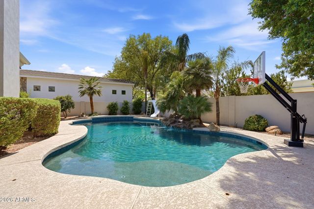302 S TUCANA Court, Gilbert, AZ 85296