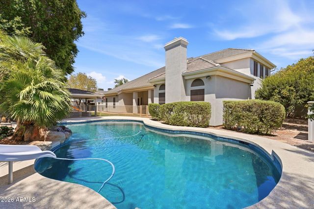 302 S TUCANA Court, Gilbert, AZ 85296