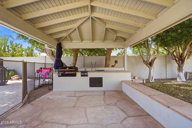 302 S TUCANA Court, Gilbert, AZ 85296