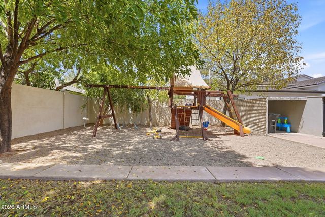 302 S TUCANA Court, Gilbert, AZ 85296
