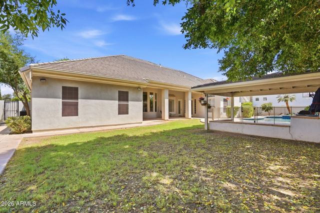 302 S TUCANA Court, Gilbert, AZ 85296