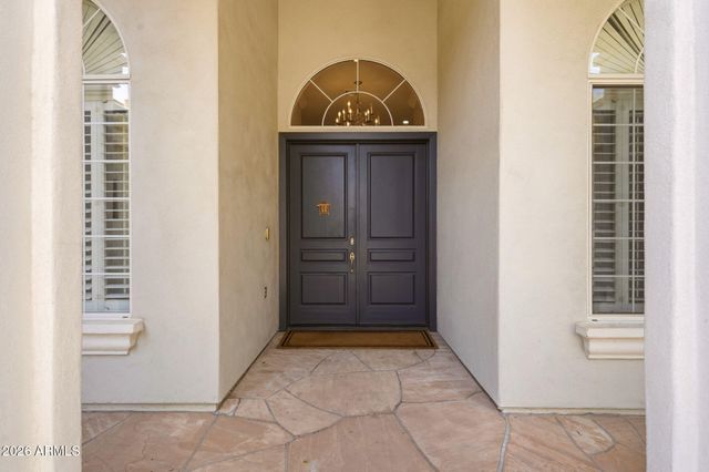 302 S TUCANA Court, Gilbert, AZ 85296