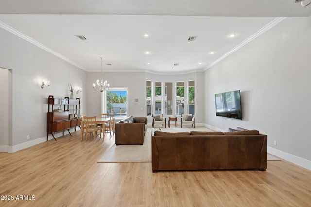 302 S TUCANA Court, Gilbert, AZ 85296