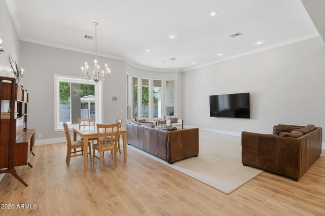 302 S TUCANA Court, Gilbert, AZ 85296