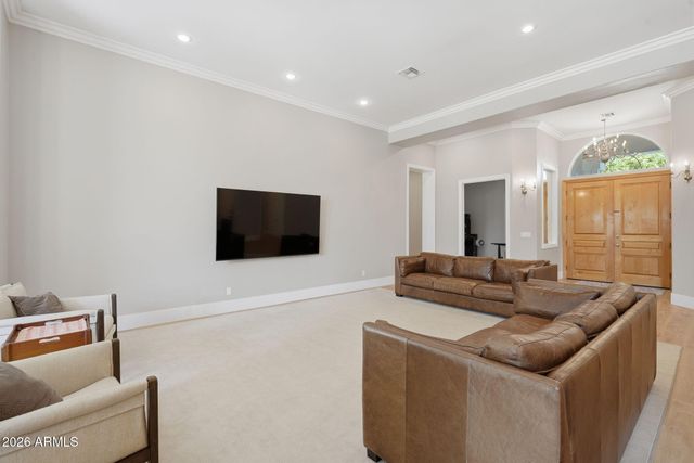 302 S TUCANA Court, Gilbert, AZ 85296