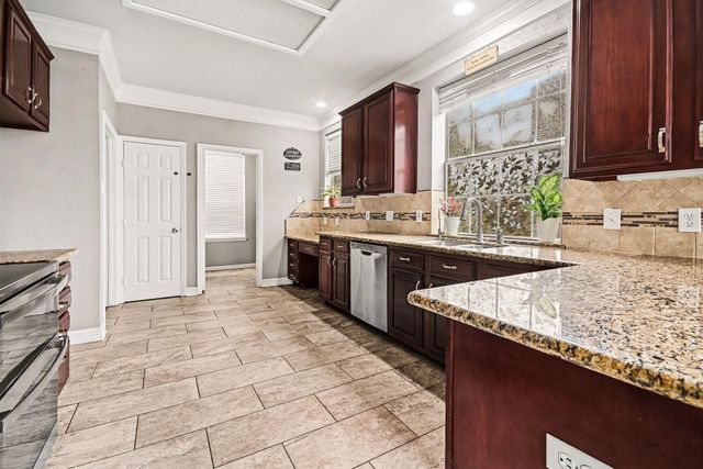 54 Parsley Court, Lake Jackson, TX 77566