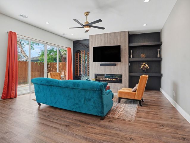 324 S Main Street, Cedar Hill, TX 75104