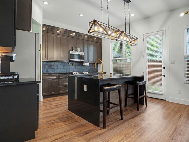 324 S Main Street, Cedar Hill, TX 75104
