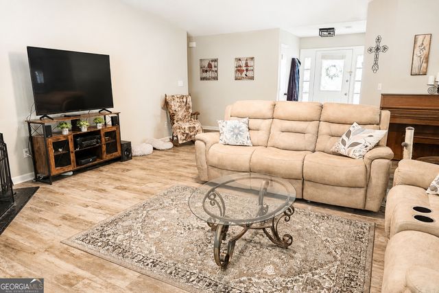 635 Paris Drive, Lawrenceville, GA 30043