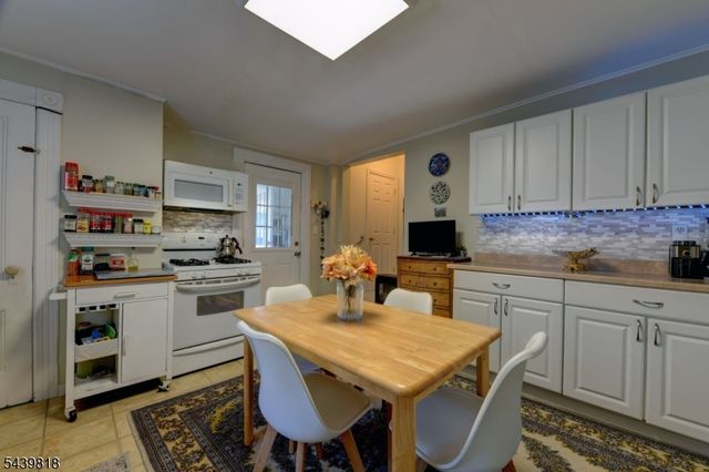 9 Walnut St, Little Falls Twp., NJ 07424