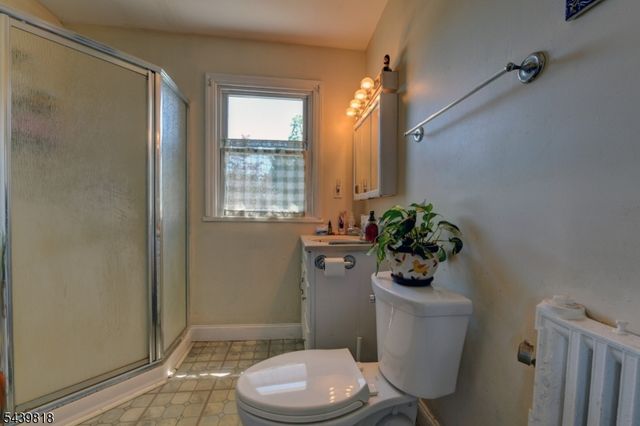 9 Walnut St, Little Falls Twp., NJ 07424
