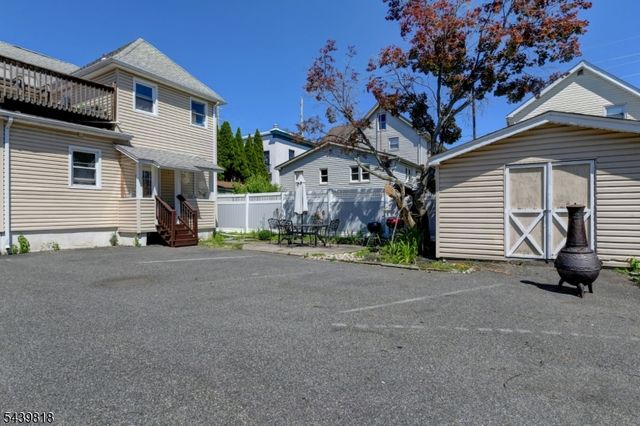 9 Walnut St, Little Falls Twp., NJ 07424