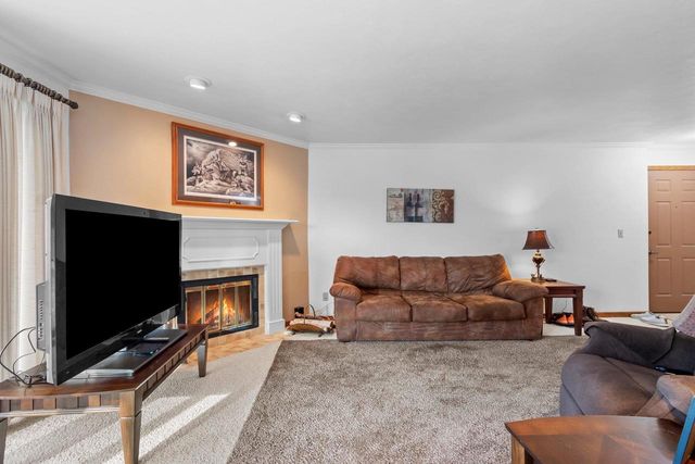 2945 MOSSY OAK CIRCLE, Green Bay, WI 54311