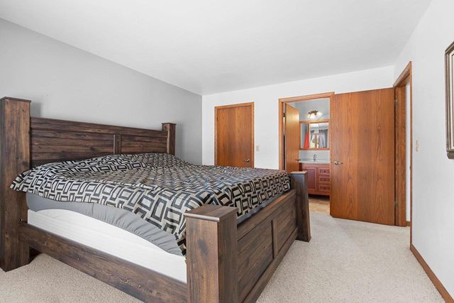 2945 MOSSY OAK CIRCLE, Green Bay, WI 54311