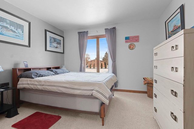 2945 MOSSY OAK CIRCLE, Green Bay, WI 54311