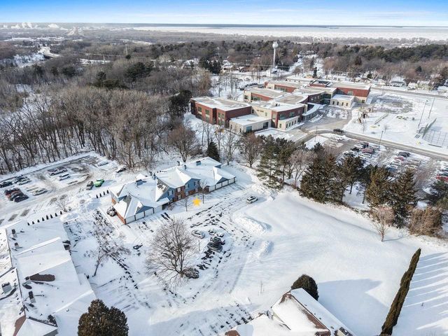 2945 MOSSY OAK CIRCLE, Green Bay, WI 54311