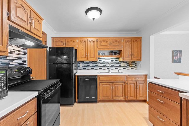 2945 MOSSY OAK CIRCLE, Green Bay, WI 54311