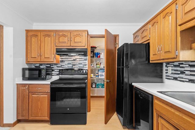 2945 MOSSY OAK CIRCLE, Green Bay, WI 54311