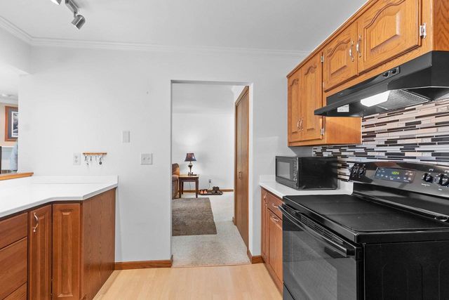 2945 MOSSY OAK CIRCLE, Green Bay, WI 54311