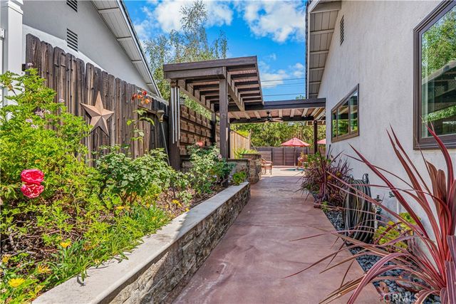 5704 Larryan Drive, Woodland Hills, CA 91367