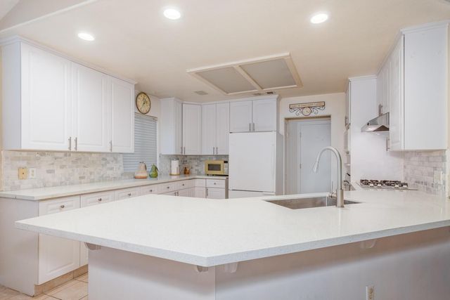 7449 N Lodi Ave, Fresno, CA 93722