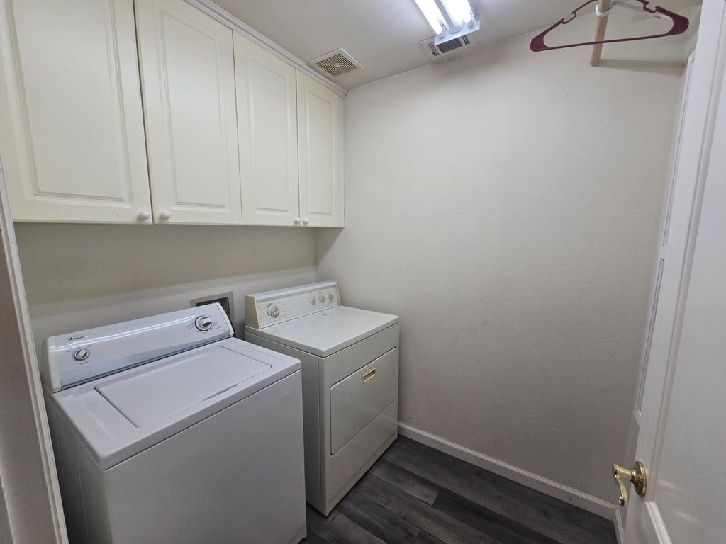 Image 14 of property listing at 7449 N Lodi Ave, Fresno, CA 93722