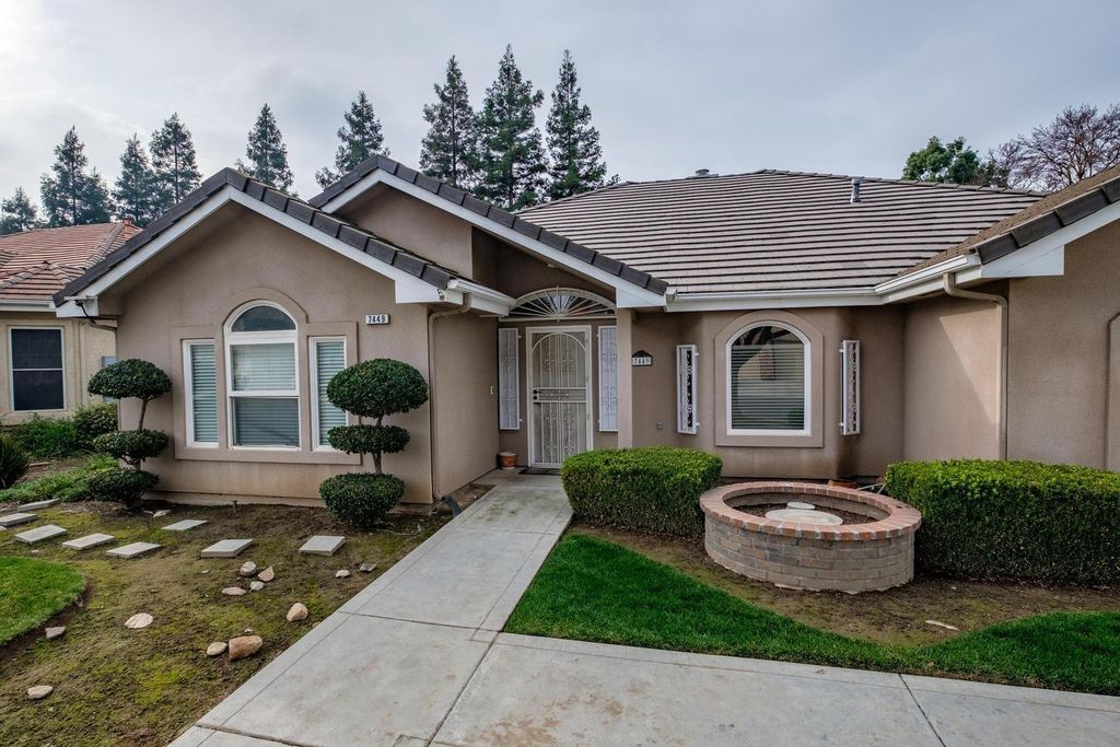 Image 15 of property listing at 7449 N Lodi Ave, Fresno, CA 93722